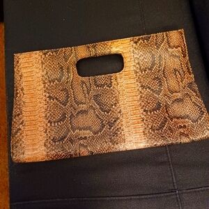 FAKE SNAKESKIN LARGE CLUTCH BAG,SNAP CLOSURE